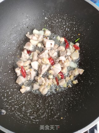 酸辣瓜片炒肉的做法步骤：7