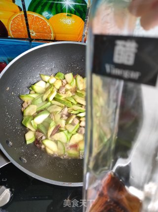 酸辣瓜片炒肉的做法步骤：11