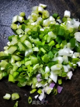 手抓饼版的酸菜饼的做法步骤：3