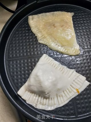 手抓饼版的酸菜饼的做法步骤：8