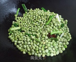 葱香豌豆的做法步骤：4
