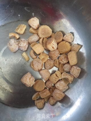 砂锅海鲜粥的做法步骤：2