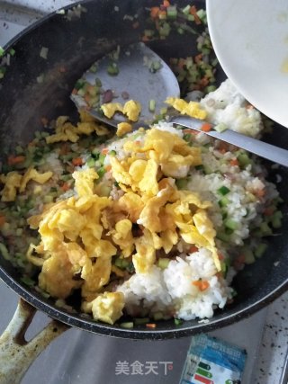 家常蛋炒饭的做法步骤：7