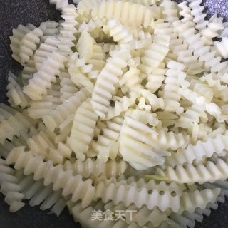 青椒炒土豆的做法步骤：3