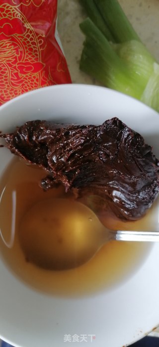 老北京炸酱面的做法步骤：2