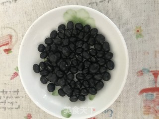黑黄豆小米米糊的做法步骤：1