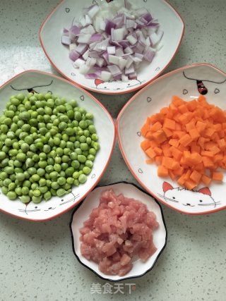肉末胡萝卜炒豌豆的做法步骤：3