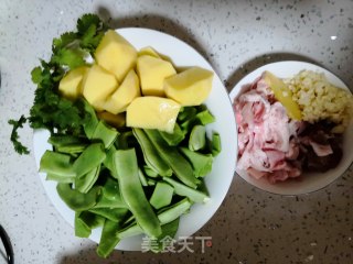 肉土豆炖豆角的做法步骤：1