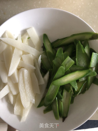 清炒绿白黄（芦笋山药炒蛋）的做法步骤：6