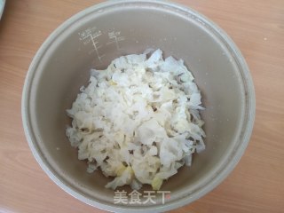 银耳雪梨羹的做法步骤：2