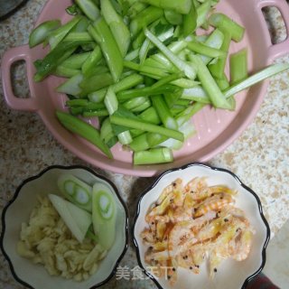 虾干炒菜心的做法步骤：2