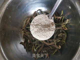 油炸构树花的做法步骤：3