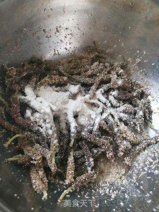 油炸构树花的做法步骤：4