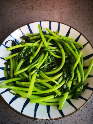 清炒茼蒿的做法步骤：4