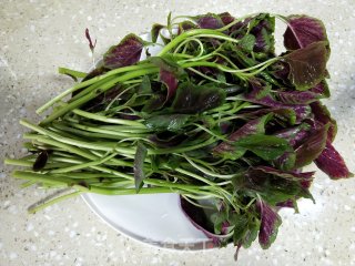 清炒苋菜的做法步骤：1