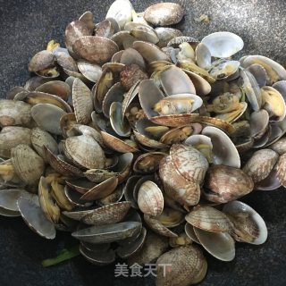 葱姜爆炒花蛤的做法步骤：6