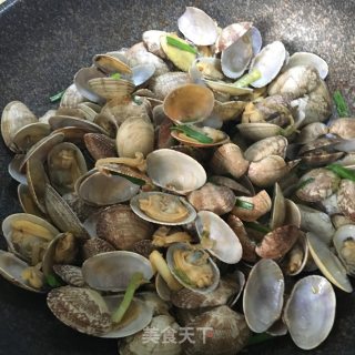 葱姜爆炒花蛤的做法步骤：7