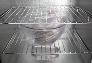 金枪鱼黑米软欧包的做法步骤：8