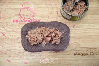 金枪鱼黑米软欧包的做法步骤：12