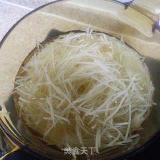 凉拌洋芋丝的做法步骤：2