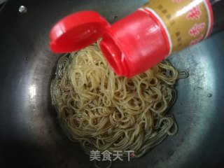 蒜香红薯粉条蒸鱿鱼的做法步骤：8