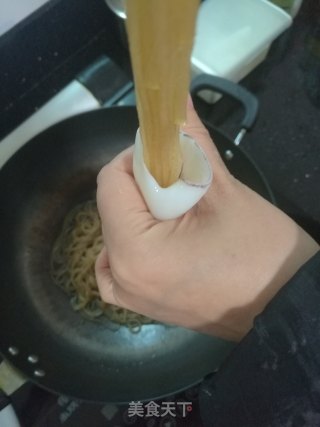 蒜香红薯粉条蒸鱿鱼的做法步骤：9