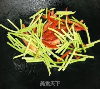 蒜薹炒牛腩的做法步骤：3