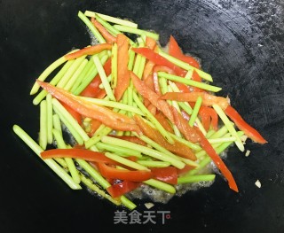 蒜薹炒牛腩的做法步骤：4