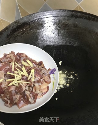 蒜薹炒牛腩的做法步骤：5