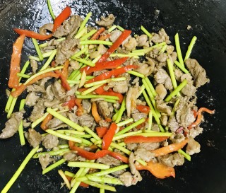 蒜薹炒牛腩的做法步骤：9