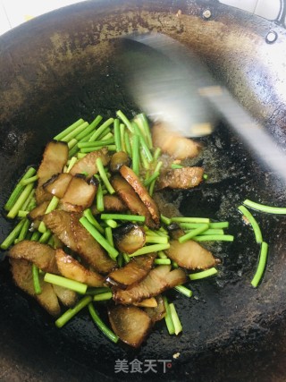 蒜苔炒腊肉的做法步骤：6