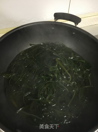 酸辣海带丝的做法步骤：2