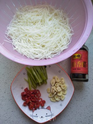 鱼露酸辣土豆丝的做法步骤：3