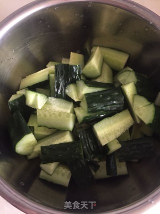 酸辣黄瓜的做法步骤：2