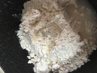 全麦木耳香菇水饺的做法步骤：1