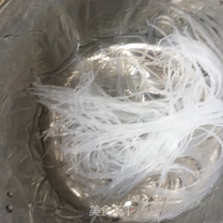 酸辣绿豆芽的做法步骤：2