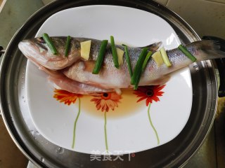 清蒸鲈鱼的做法步骤：5