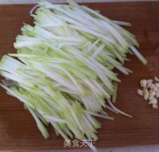 蒜蓉葫芦丝的做法步骤：1
