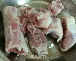 筒骨藕汤的做法步骤：1
