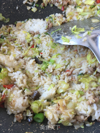海参包菜炒饭的做法步骤：15