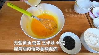 香软可口芝麻蛋卷，有颜值又有营养，食材步骤都简单，10分钟搞定早餐。的做法步骤：2