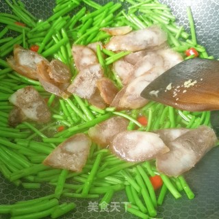 黎蒿炒香肠的做法步骤：6