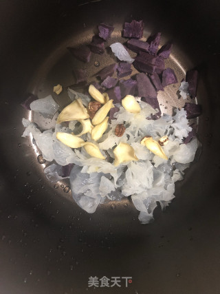 紫薯银耳百合羹的做法步骤：4