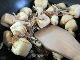 笋干菜烧油豆腐的做法步骤：2