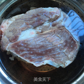 番茄牛肉炖红萝卜的做法步骤：2