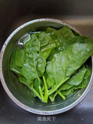 油泼木耳菜的做法步骤：1