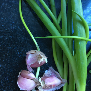 爆炒茼蒿的做法步骤：1