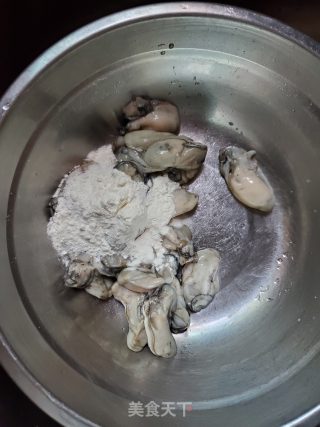 烙生蚝鸡蛋饼的做法步骤：2