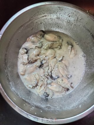 烙生蚝鸡蛋饼的做法步骤：3