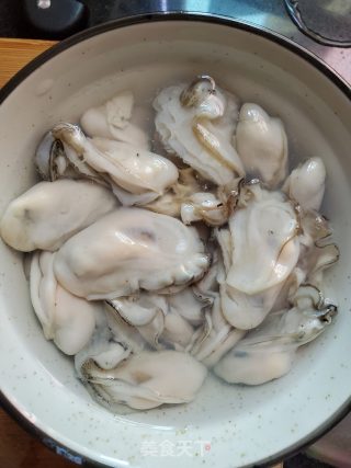 烙生蚝鸡蛋饼的做法步骤：4
